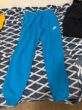Nike Women’s Joggers never worn